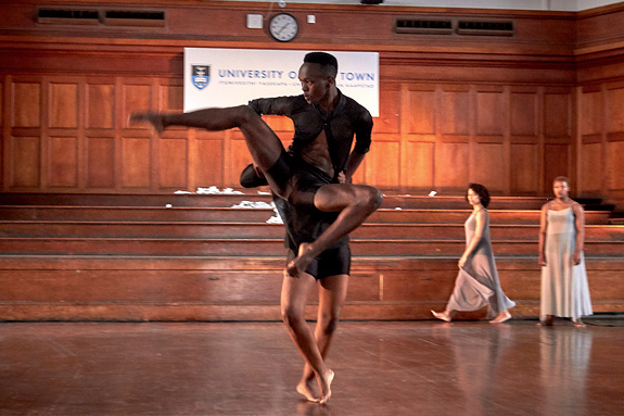 Resonate. Choreographer: Ngobunono Mtshabe. Picture: Jasmin Valcarel Photography