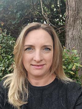 Anelda van der Walt - Senior eResearch Analyst