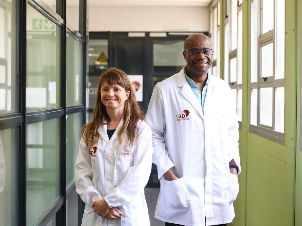 Dr Lauren Arendse and Prof Kelly Chibale in the UCT H3D laboratory