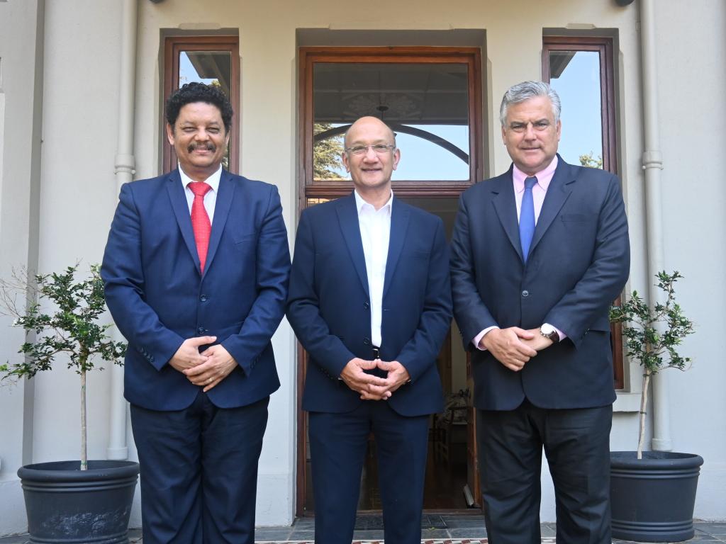 UCT Vice Chancellor and Consul General of Spain